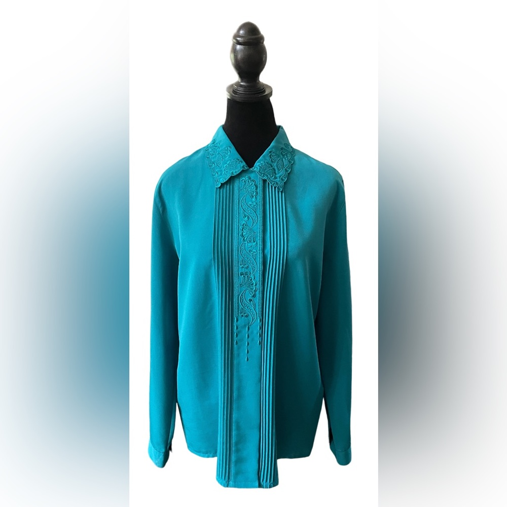 Laura Scott: Button Down Shirt Blouse